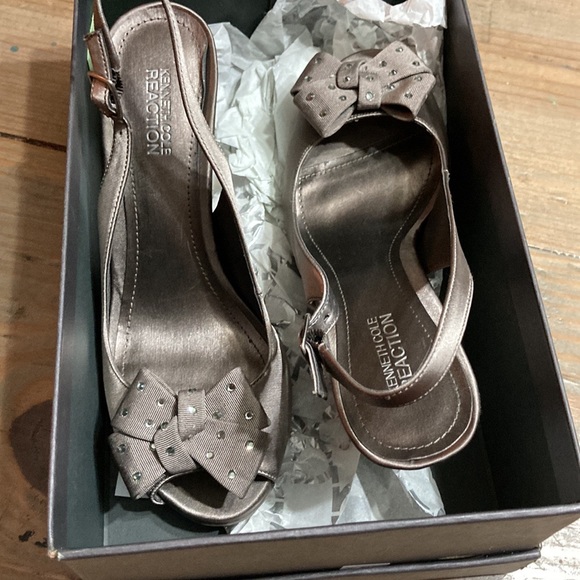 Pewter Slingback Kenneth Cole Reaction heels 8M - Picture 2 of 4